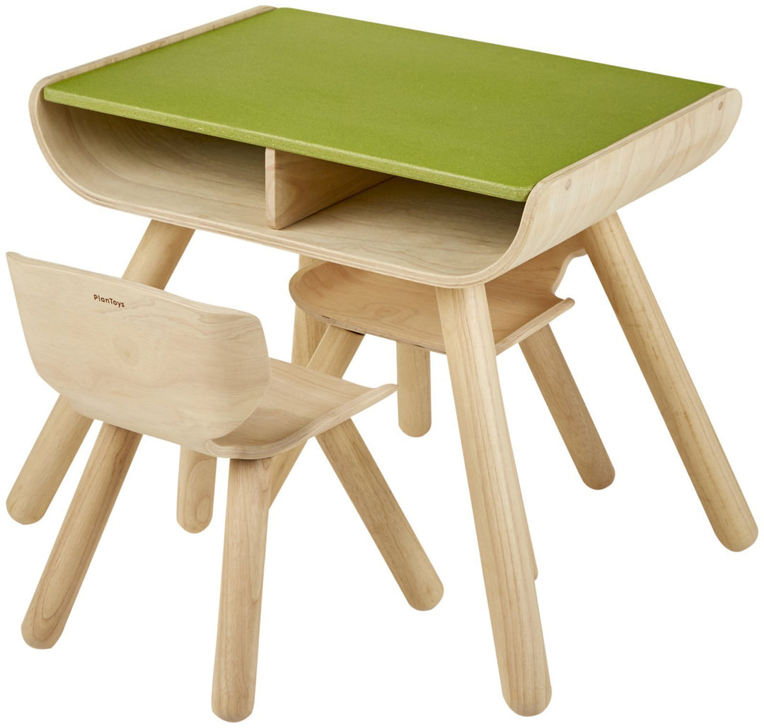 Krítarborð og tveir stólar