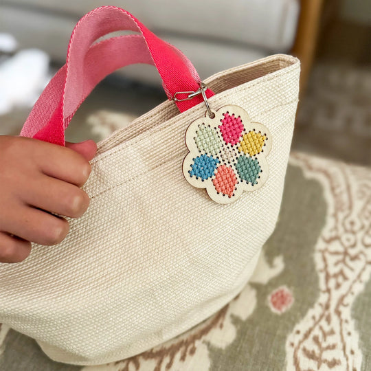 Blóma lyklakippa - útsaumur